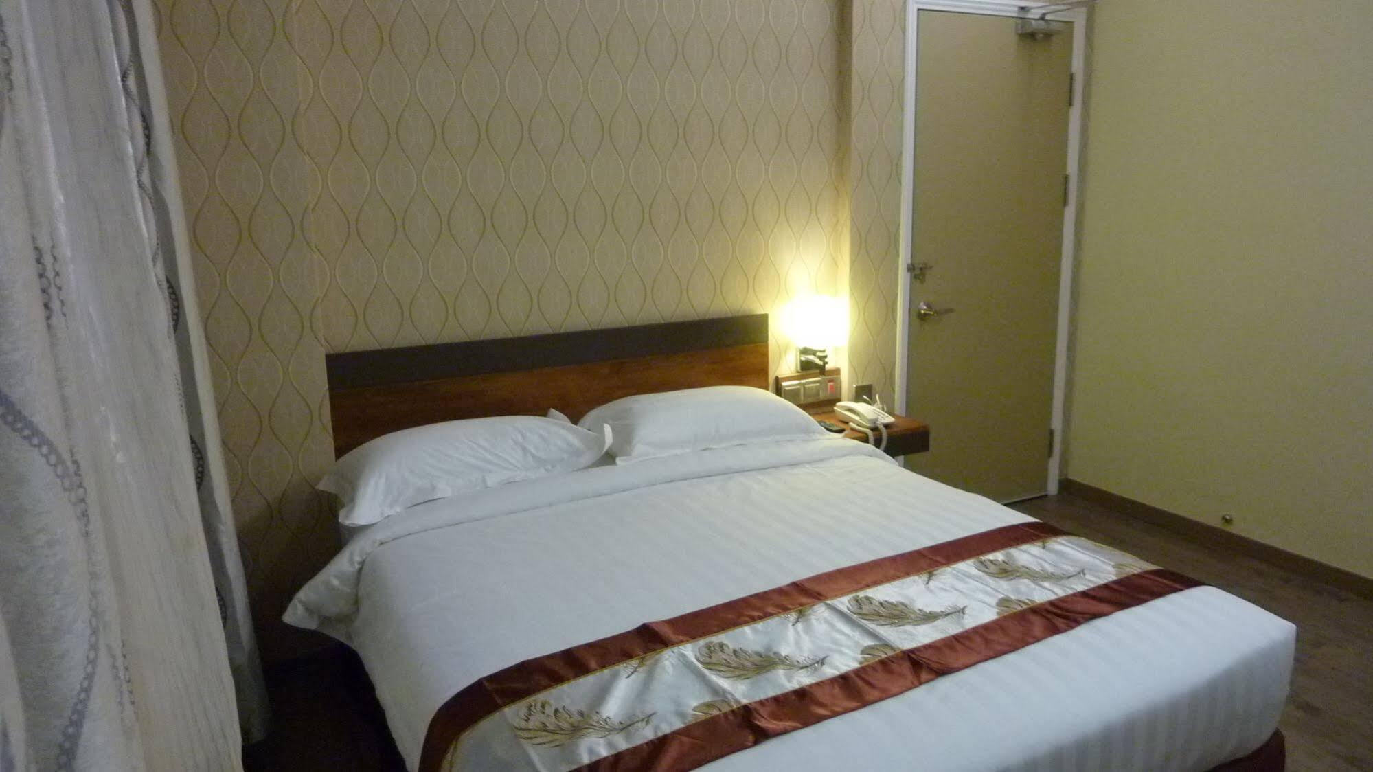 Nova Kuching Hotel Dış mekan fotoğraf
