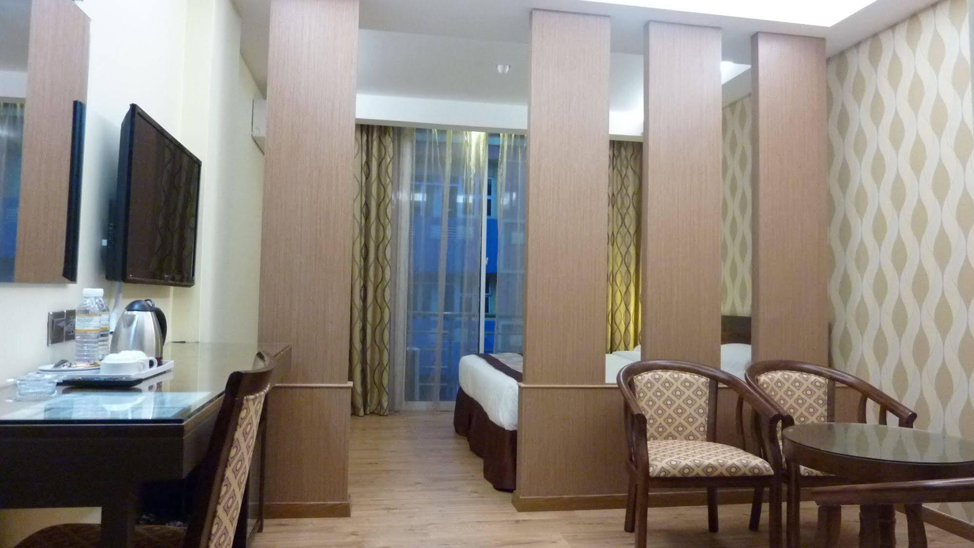Nova Kuching Hotel Dış mekan fotoğraf