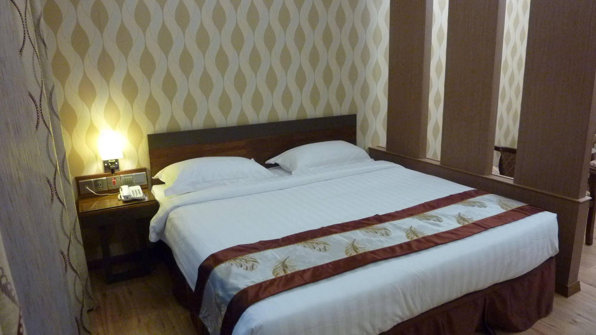 Nova Kuching Hotel Dış mekan fotoğraf